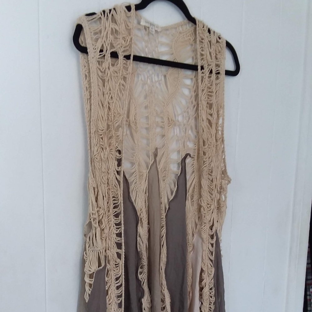 Macrame sleeveless carding/shawl